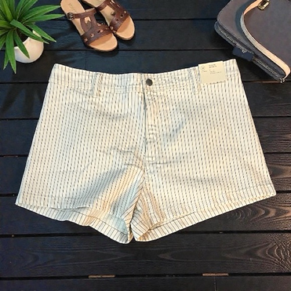 Universal Thread High Rise Striped Shorts - Cream and Blue {14}